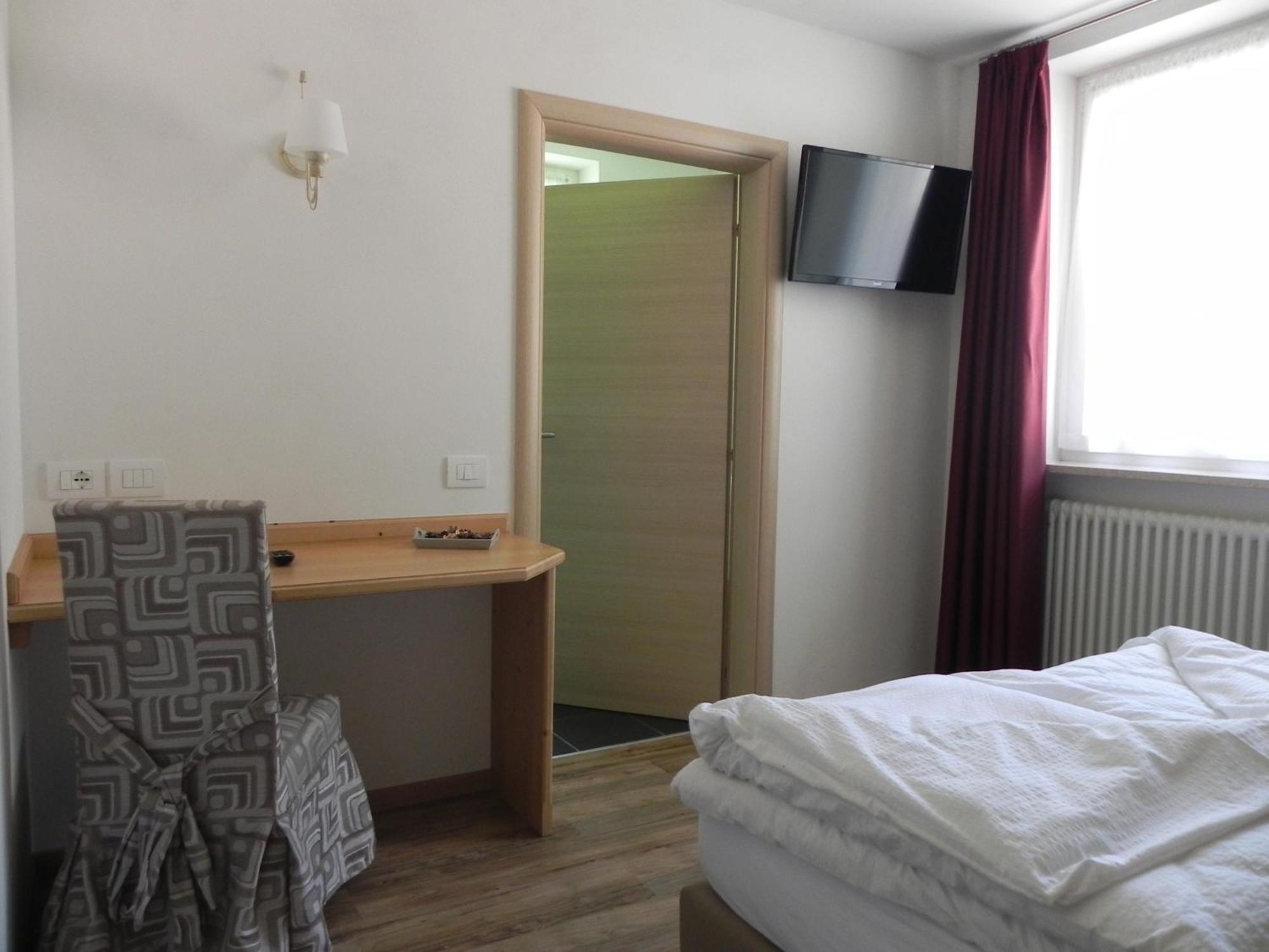 Sole Levante Male Room photo